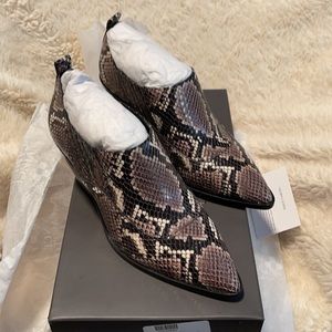 Vince Camuto Jetera Leather Bootie - Taupe/Black